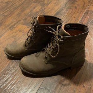 Lightly used Kodiak waterproof boots size 11 women’s